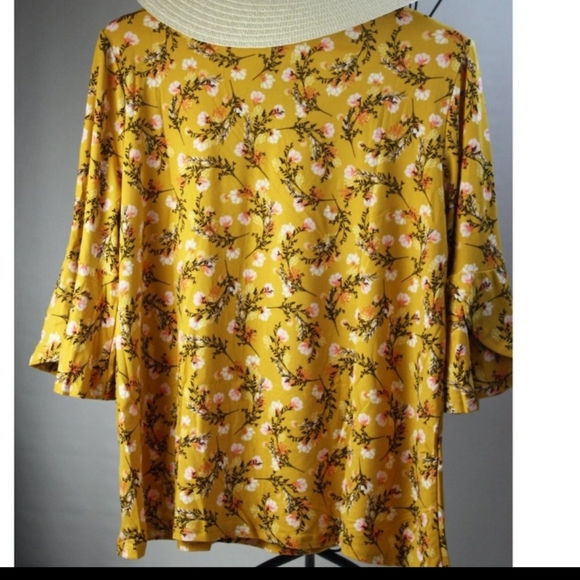 Yellow Floral 3/4 Sleeve Top - Picture 3 of 3